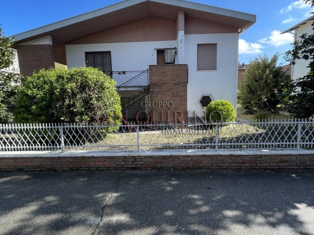 Villa a Mirandola in VIA GORIZIA, 6 - Foto 3