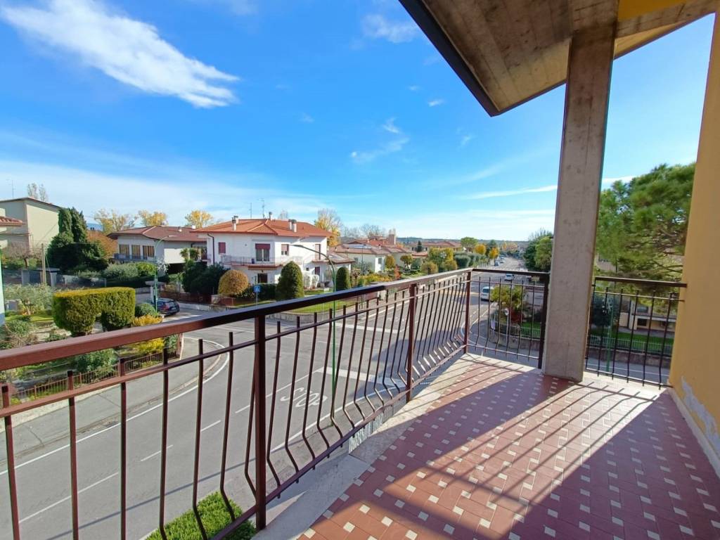 Appartamento a Peschiera del garda in Via Goito - Foto 4