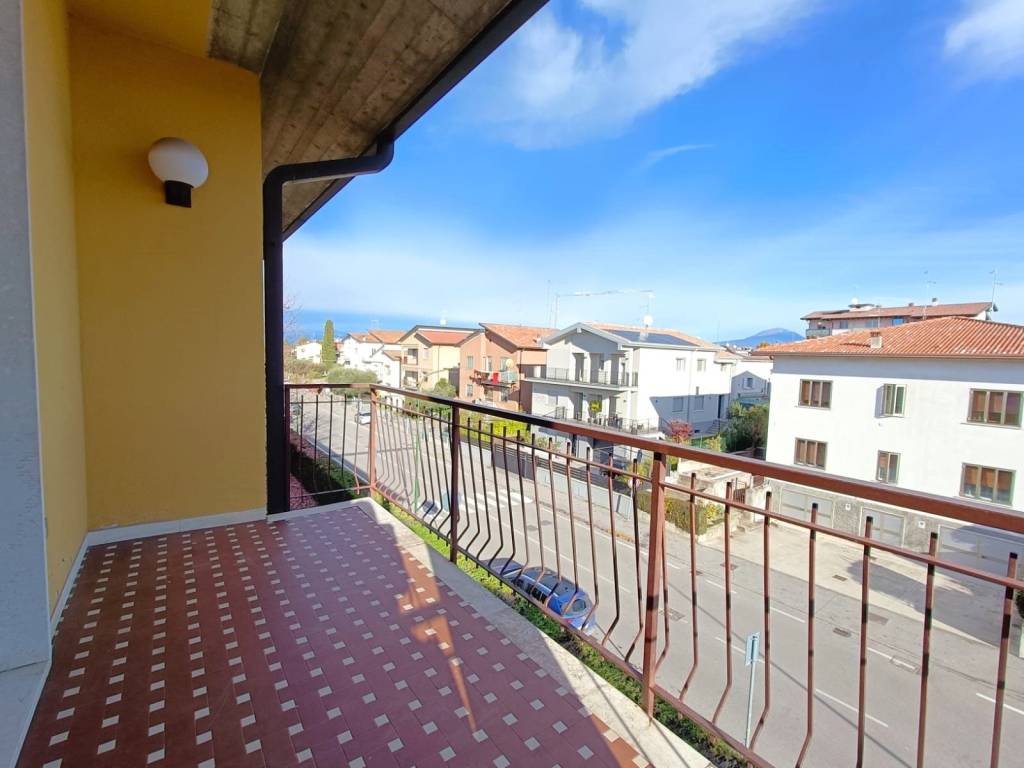 Appartamento a Peschiera del garda in Via Goito - Foto 5