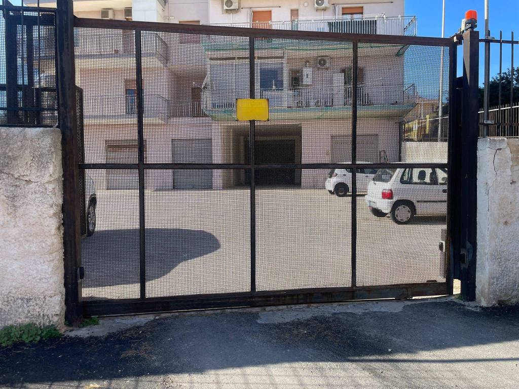 Box / garage a Siracusa in Via Francesco Mortellaro - Foto 2