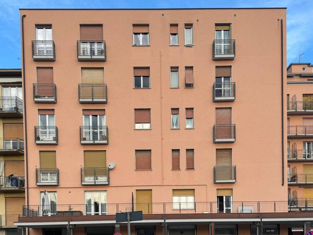 Appartamento a Luino in Piazza Guglielmo Marconi - Foto 4