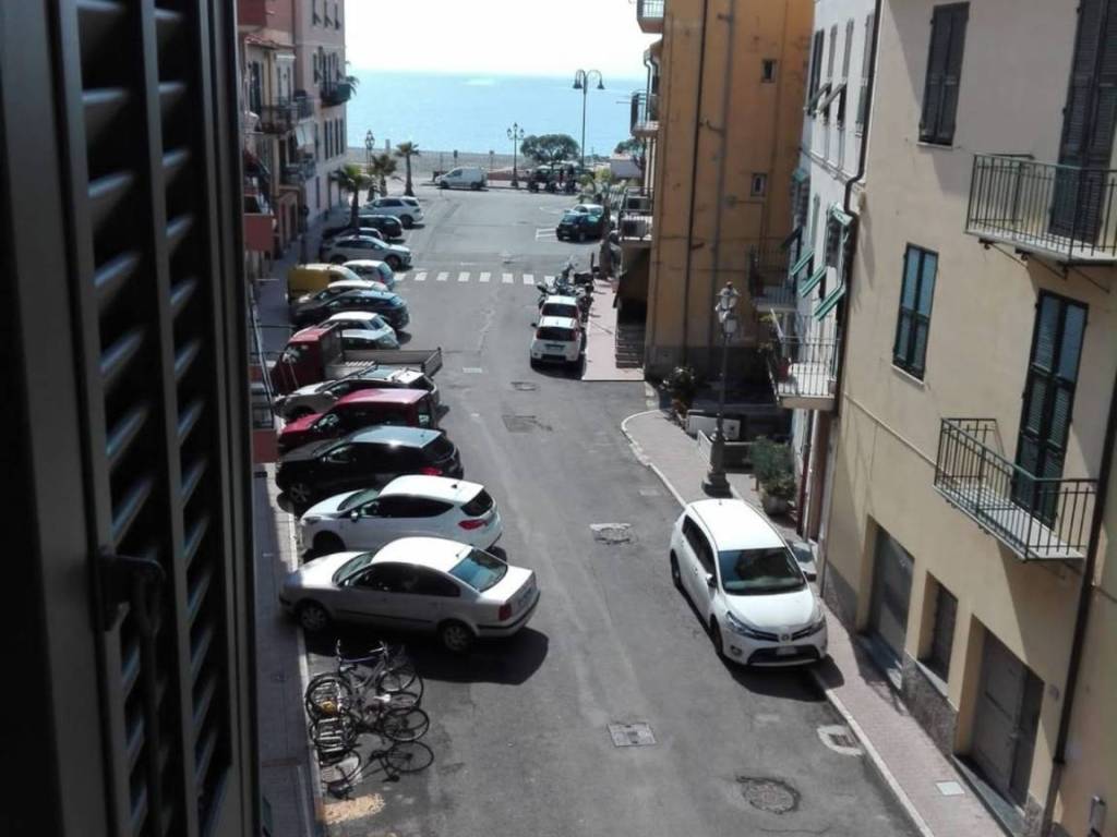 Appartamento a Ventimiglia in Via cristoforo colombo s.n.c - Foto 2