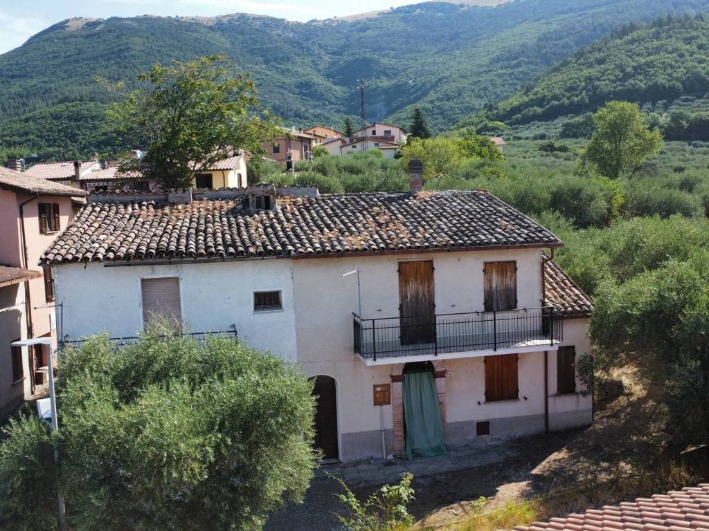 Villa a Gualdo tadino in Frazione Rigali, 81 - Foto 2