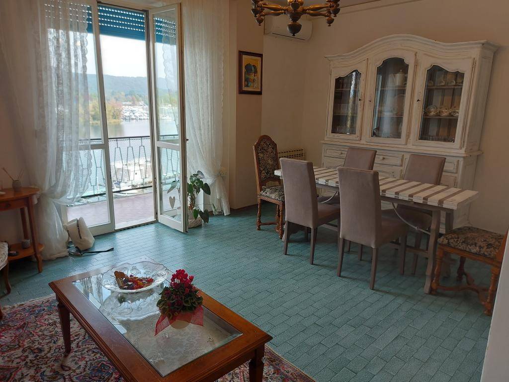 Appartamento a Castelletto sopra ticino in Via del Lago - Foto 2