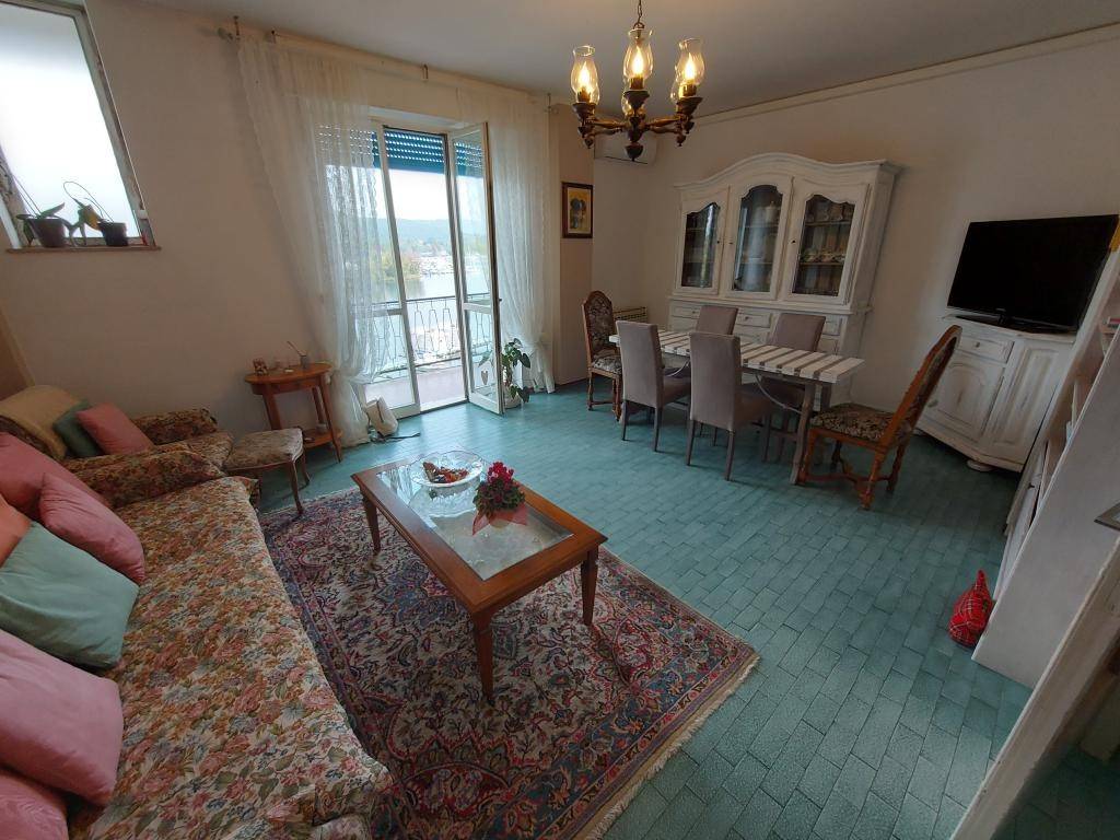 Appartamento a Castelletto sopra ticino in Via del Lago - Foto 4
