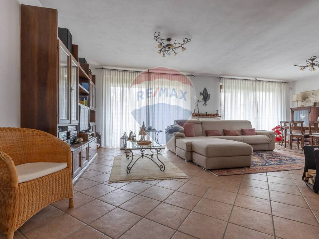Casa indipendente a Dormelletto in via Giovanni Pascoli, 17 - Foto 3
