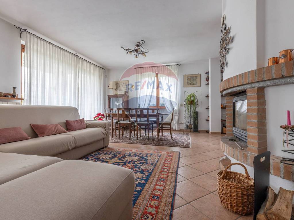 Casa indipendente a Dormelletto in via Giovanni Pascoli, 17 - Foto 4