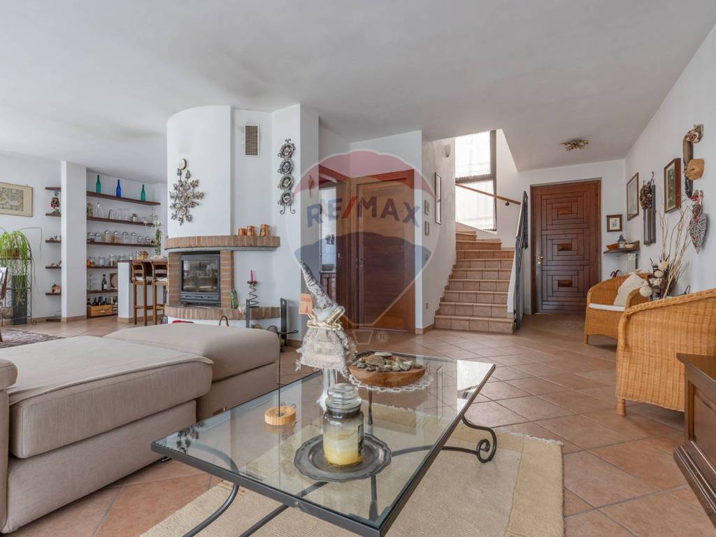 Casa indipendente a Dormelletto in via Giovanni Pascoli, 17 - Foto 5