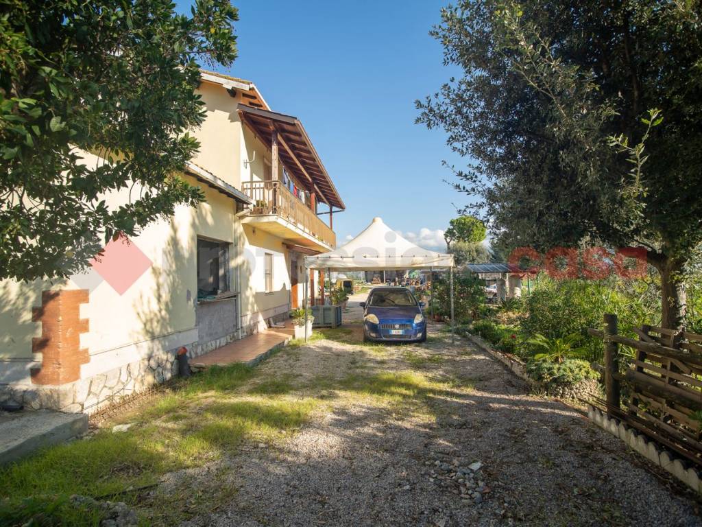 Casa indipendente a Terracina in VIA PONTE MAGGIORE, 1 - Foto 2