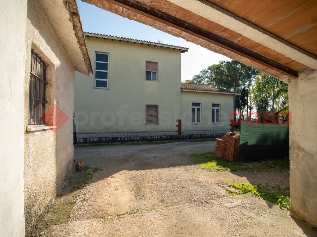 Casa indipendente a Terracina in VIA PONTE MAGGIORE, 1 - Foto 4