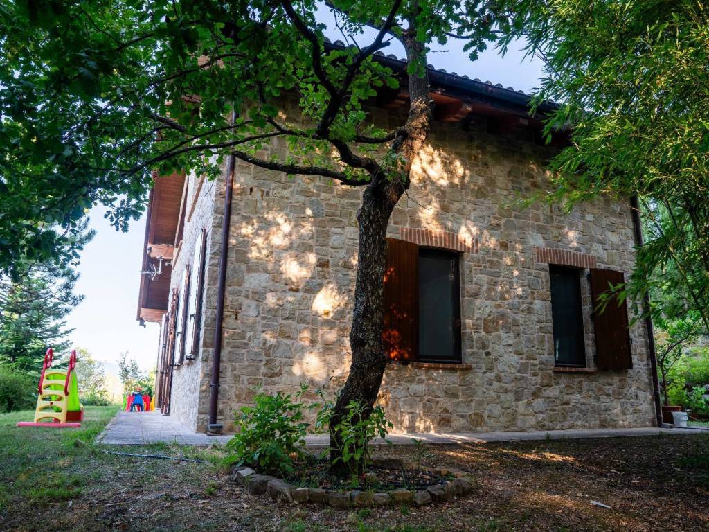 Rustico / casale a Fabriano in MARISCHIO VIA LA PINETA, 32 - Foto 4