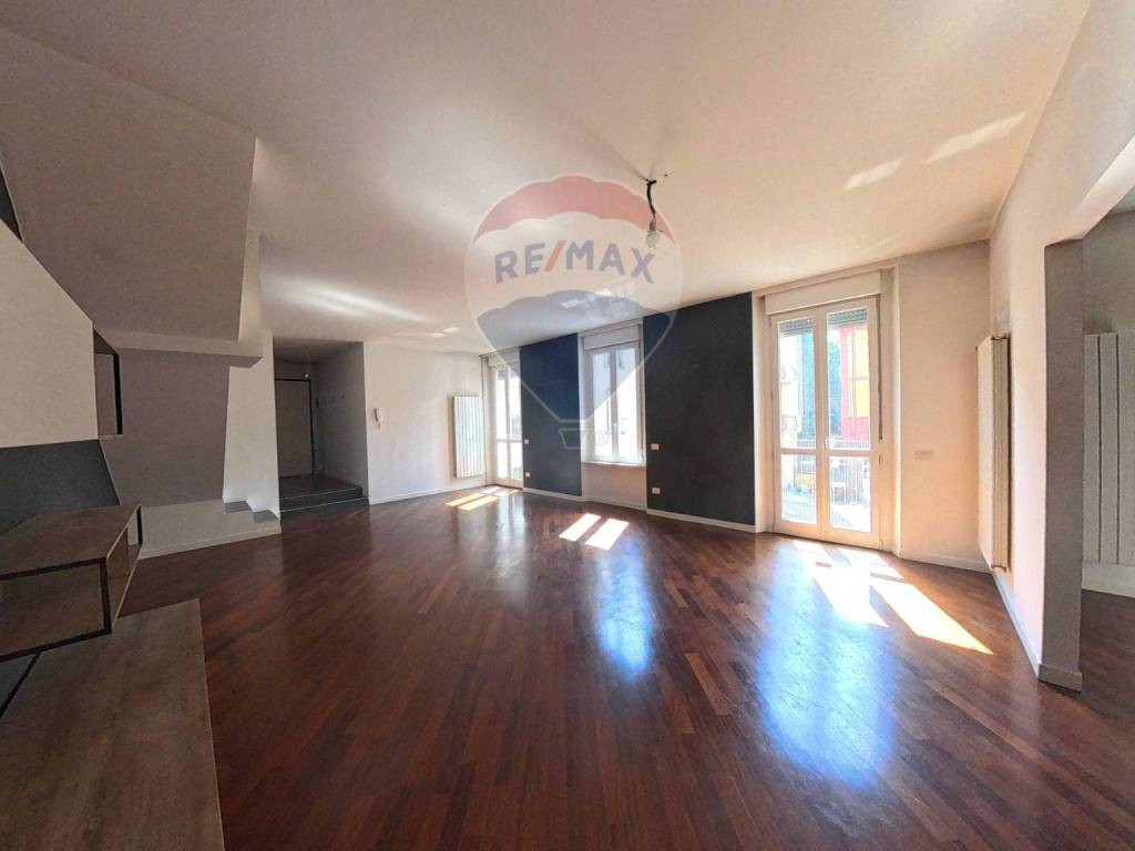 Appartamento a Luino in Via Bernardini Luini, 7 - Foto 2