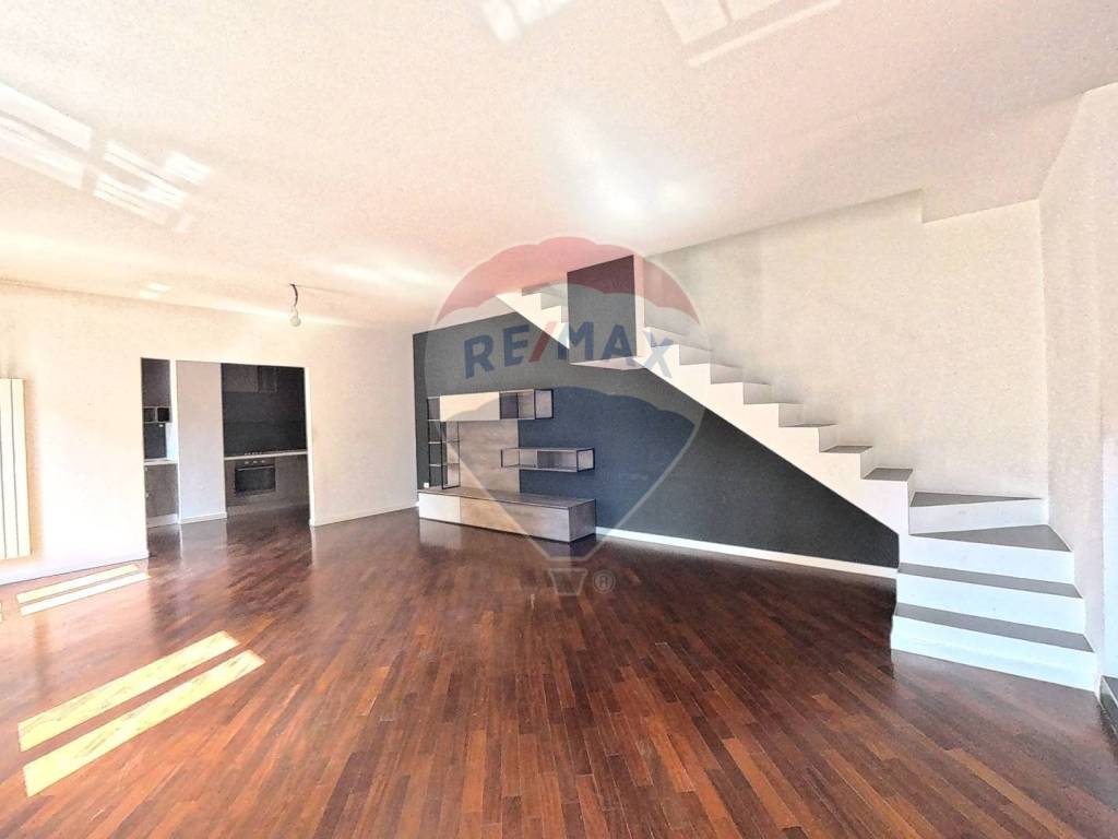Appartamento a Luino in Via Bernardini Luini, 7 - Foto 4
