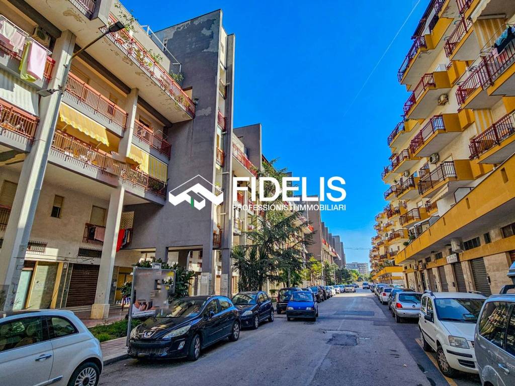 Appartamento a Trani in Via Avvocato Enrico De Nicola, 21 - Foto 2