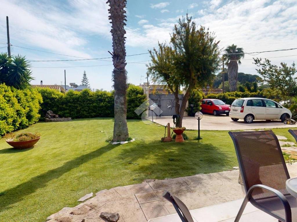 Villa a Brindisi in via strada statale 16 sud per lecce, 54 - Foto 2