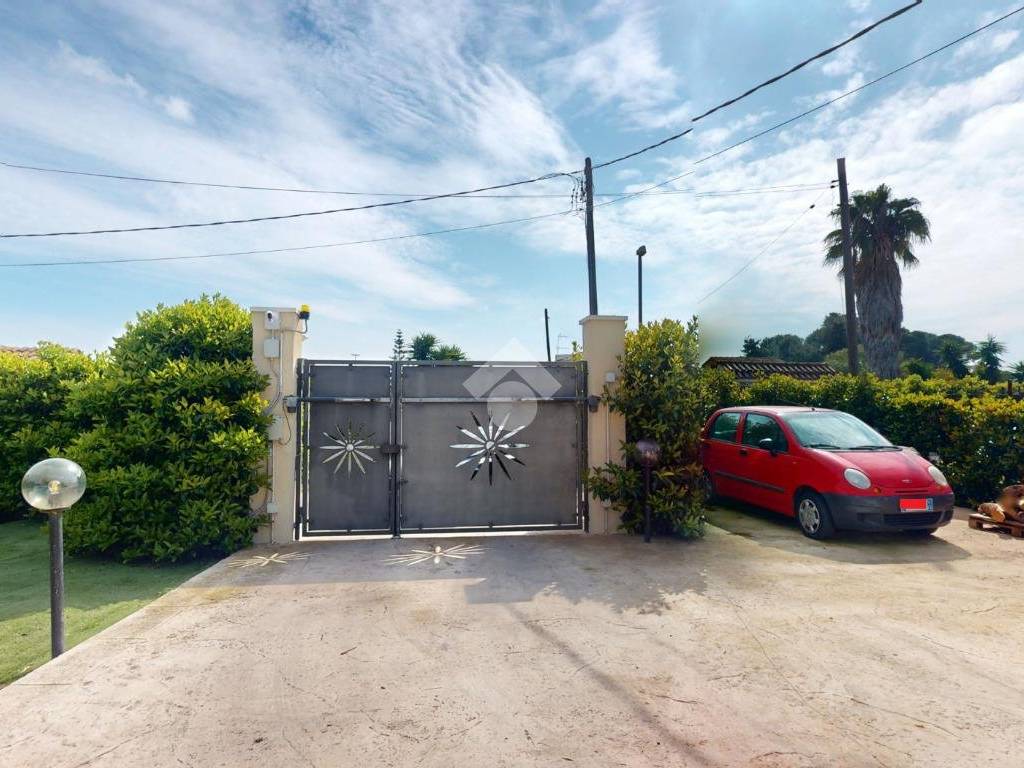 Villa a Brindisi in via strada statale 16 sud per lecce, 54 - Foto 5