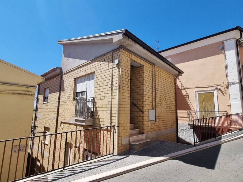 Casa indipendente a Anzano di puglia in Via Roma, 71 - Foto 3