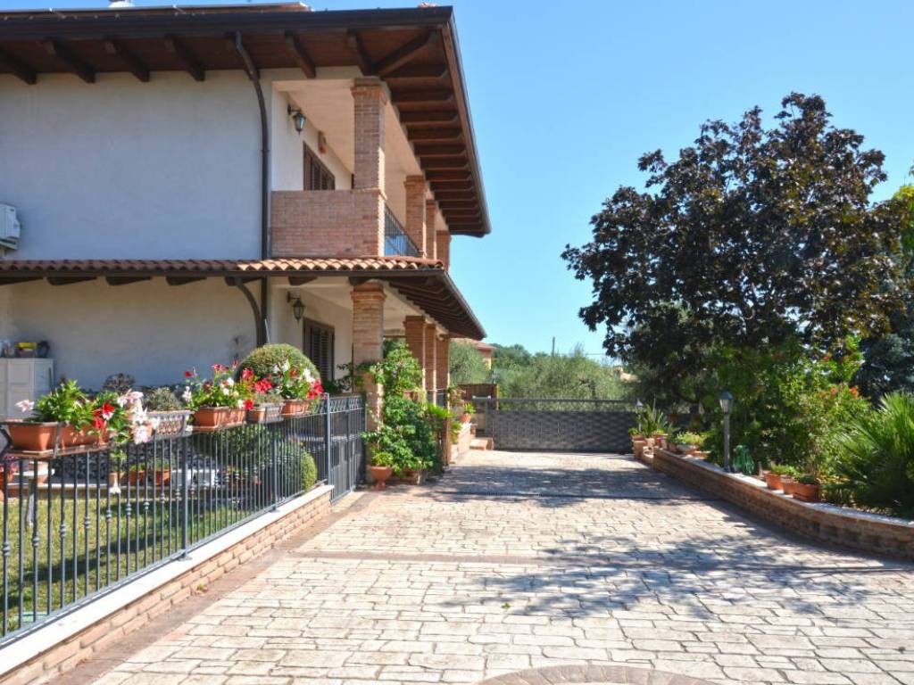 Villa a Lanciano in Contrada Villa Elce - Foto 3