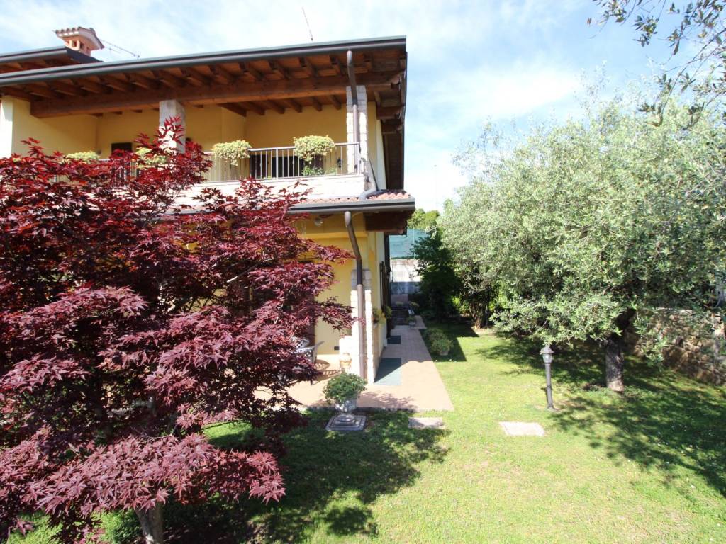 Villa a Desenzano del garda in Via delle Mimose - Foto 2