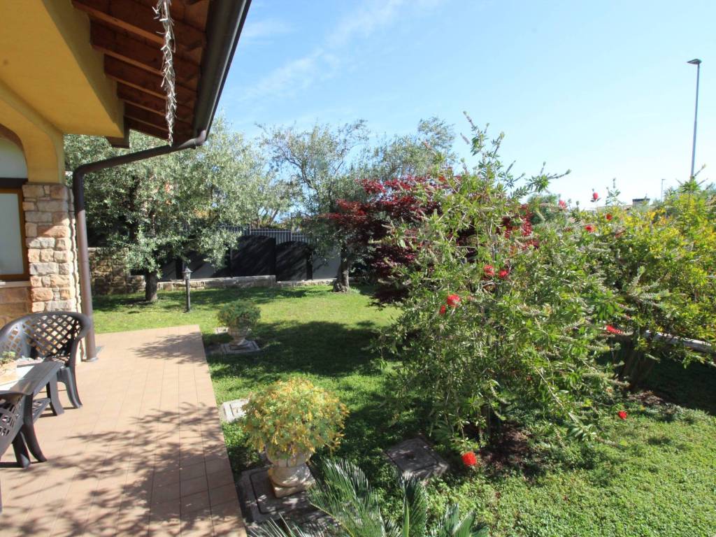 Villa a Desenzano del garda in Via delle Mimose - Foto 5