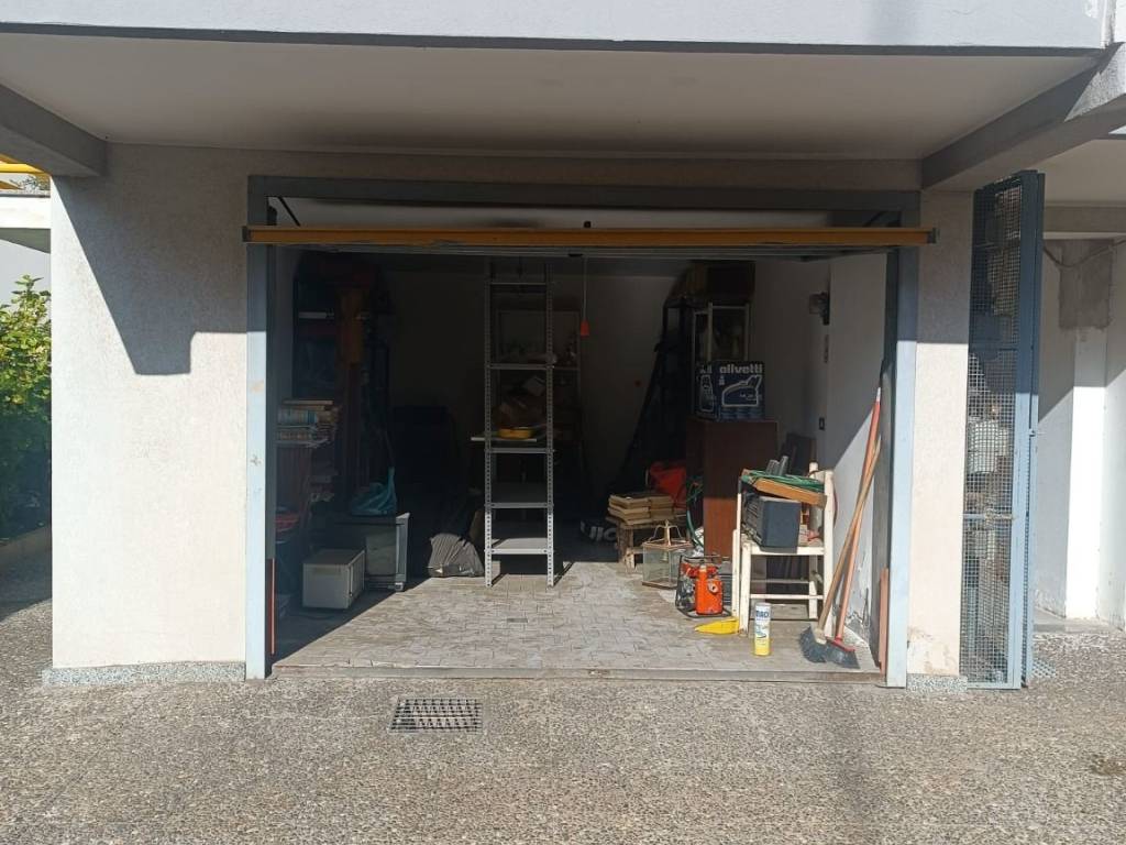 Box / garage a Taranto in Via Andrea Capozzi, 37 - Foto 3