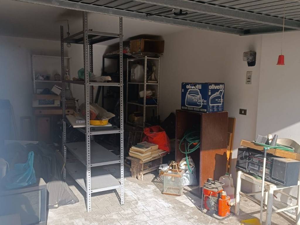 Box / garage a Taranto in Via Andrea Capozzi, 37 - Foto 4