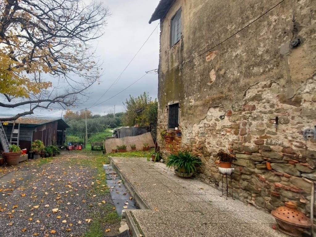 Rustico / casale a Pistoia in Via di Mezzomonte - Foto 4