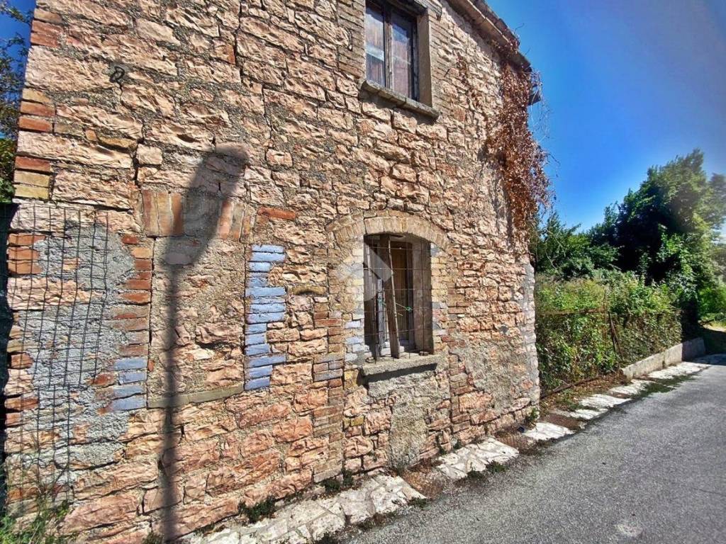 Terreno a Gualdo tadino in Frazione Rigali, 19 - Foto 3