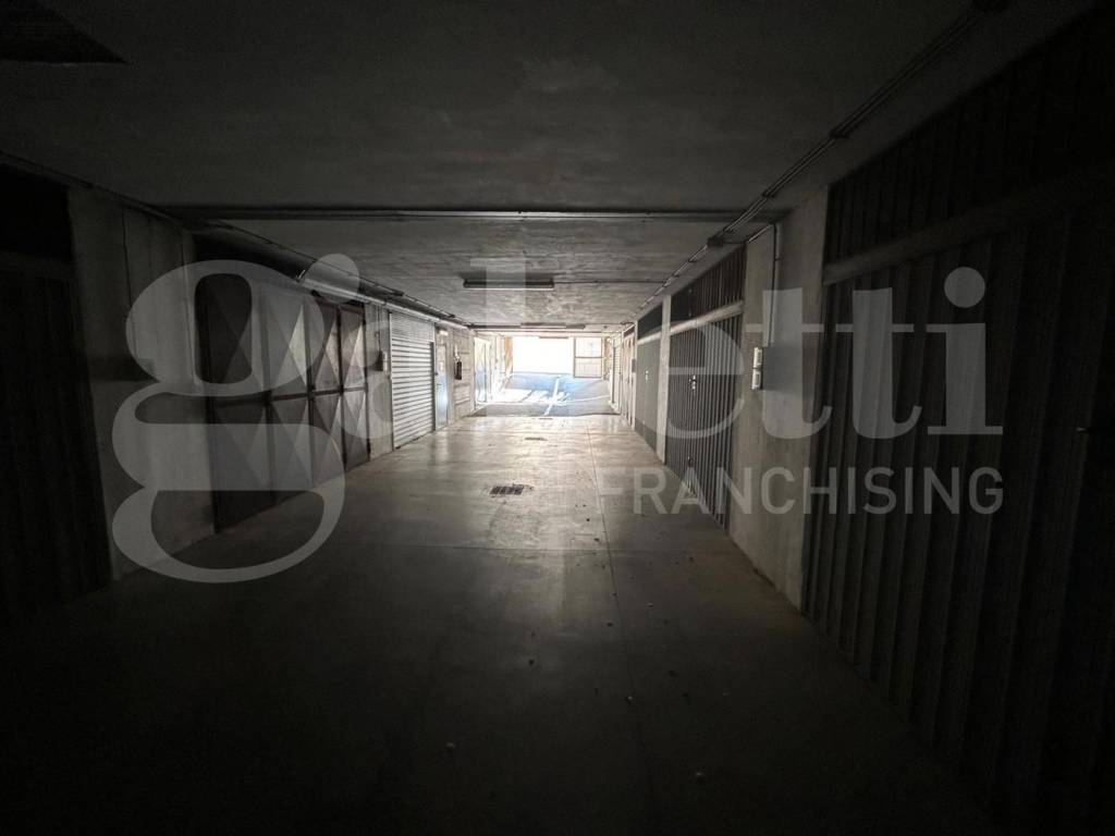 Box / garage a Canosa di puglia in Via Giorgio Boris Giuliano, 20 - Foto 2