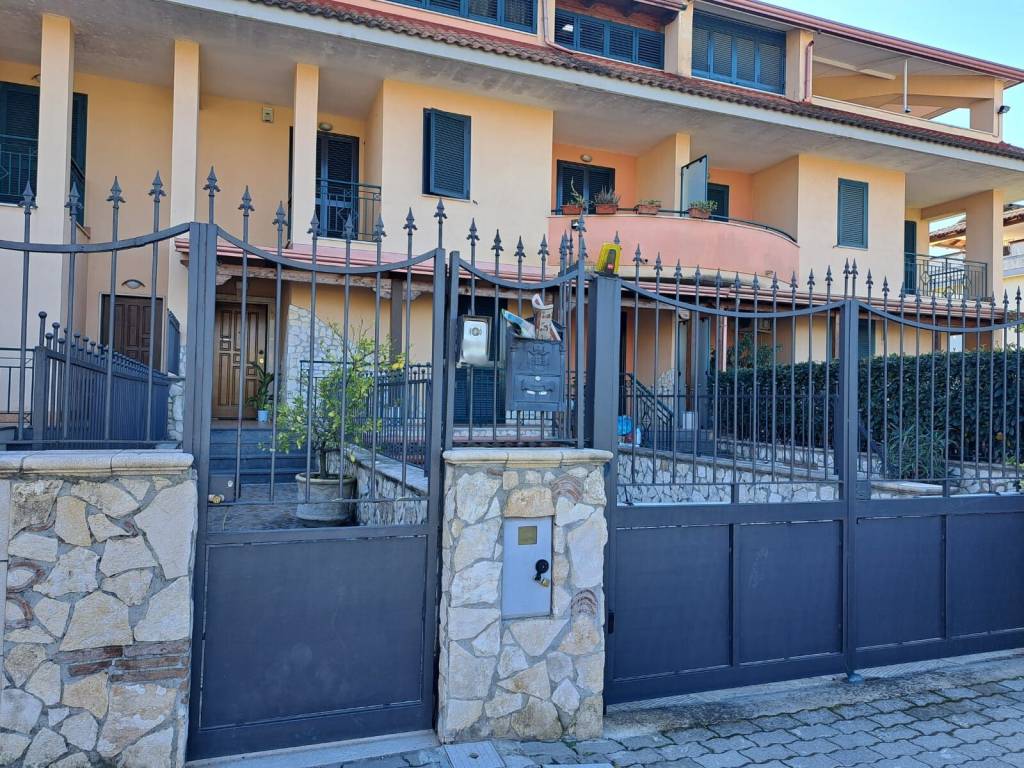 Villa a Maddaloni in Via Raffaele Viviani - Foto 2