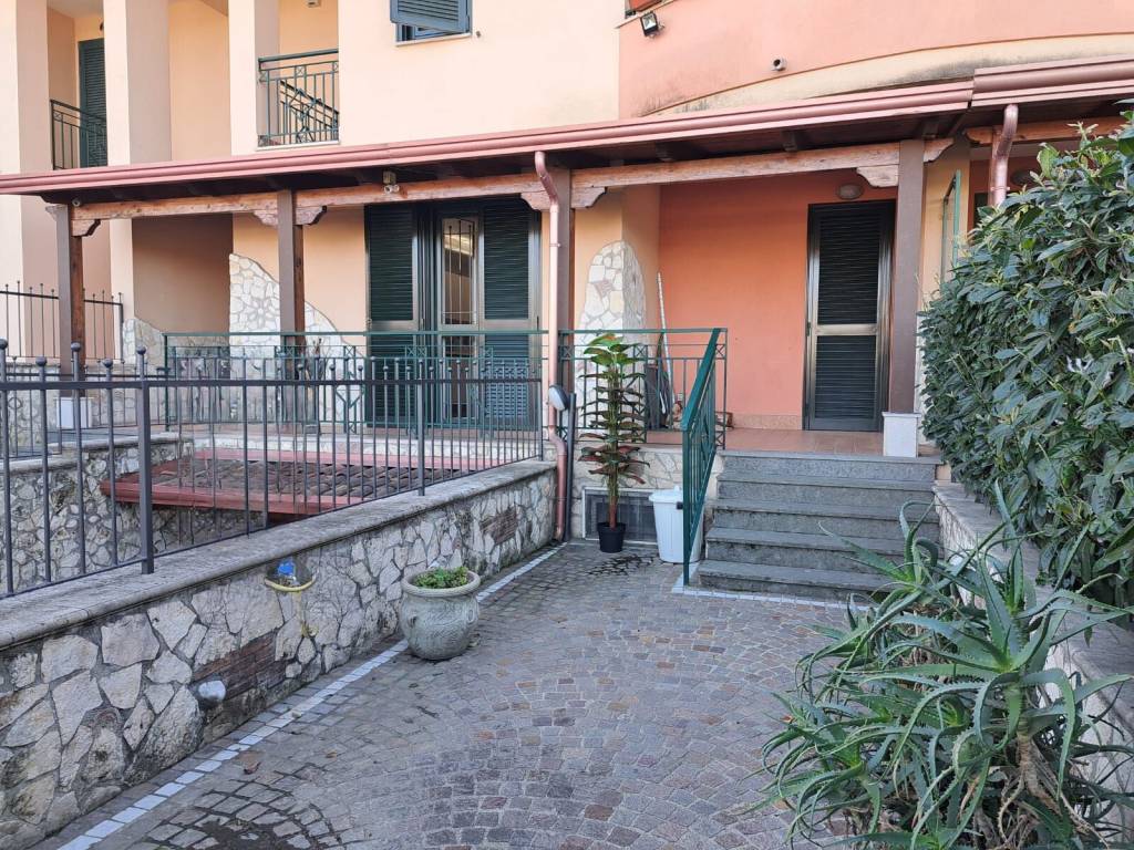 Villa a Maddaloni in Via Raffaele Viviani - Foto 3