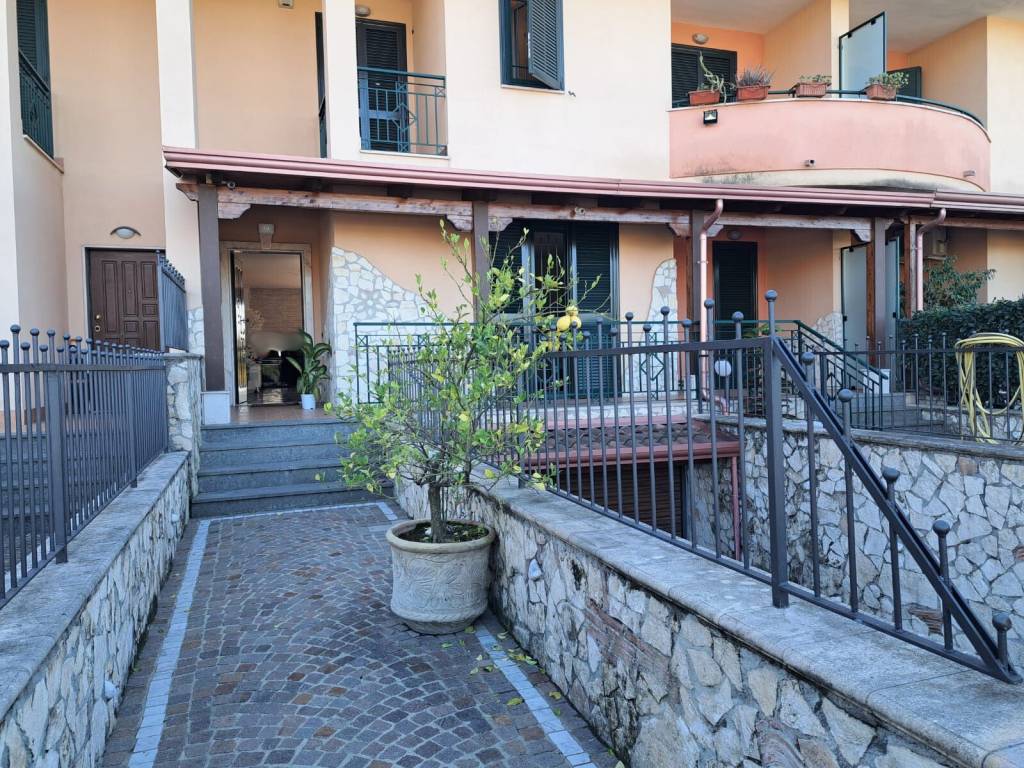 Villa a Maddaloni in Via Raffaele Viviani - Foto 5