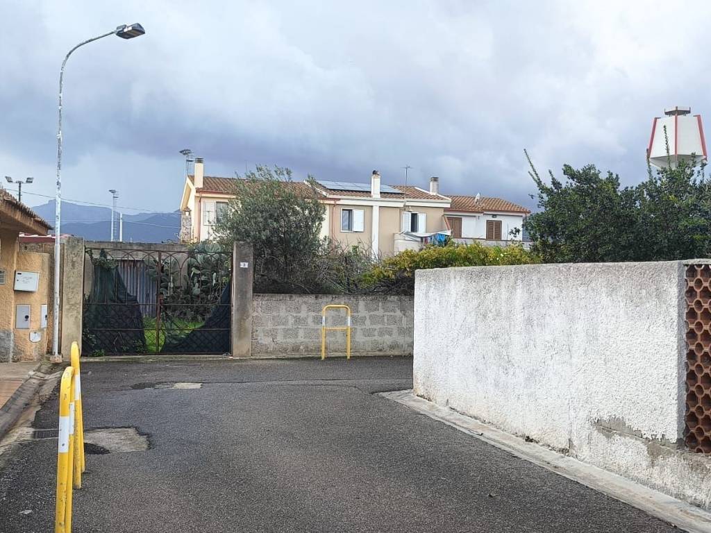 Terreno a Capoterra in Via dei Glicini - Foto 2