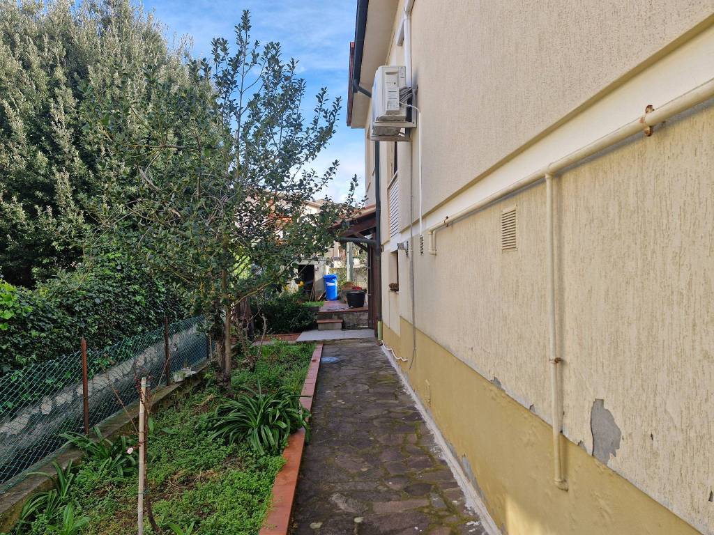 Villa a Campiglia marittima in Via Gaetano Donizetti - Foto 3