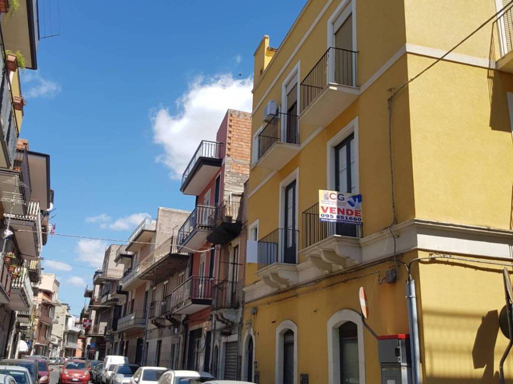 Appartamento a Paternò in VIA CIRCUMVALLAZIONE, 160 - Foto 2