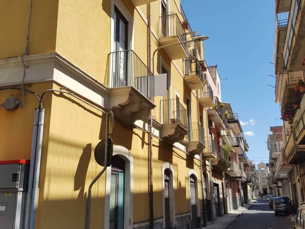 Appartamento a Paternò in VIA CIRCUMVALLAZIONE, 160 - Foto 3