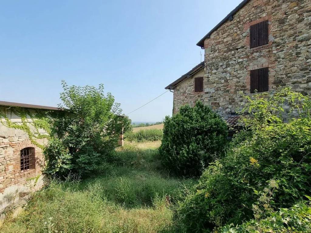 Rustico / casale a Pianello val tidone in Arcello S.N.C. - Foto 3