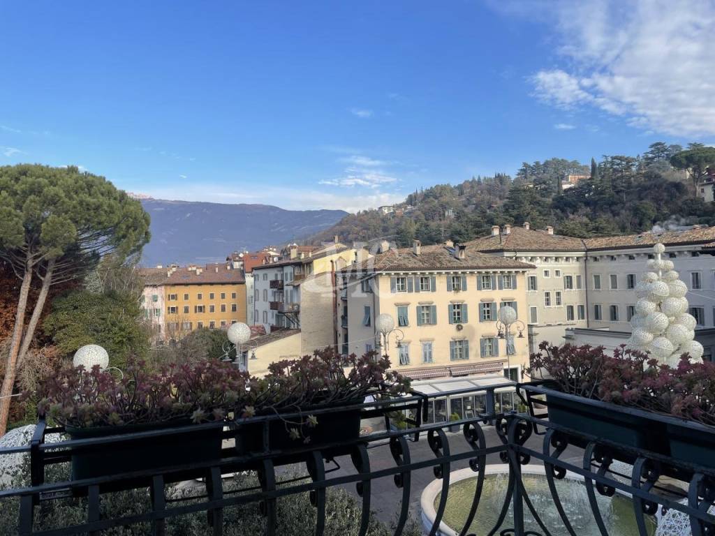 Attico / mansarda a Rovereto in Piazza Antonio Rosmini, 1 - Foto 3