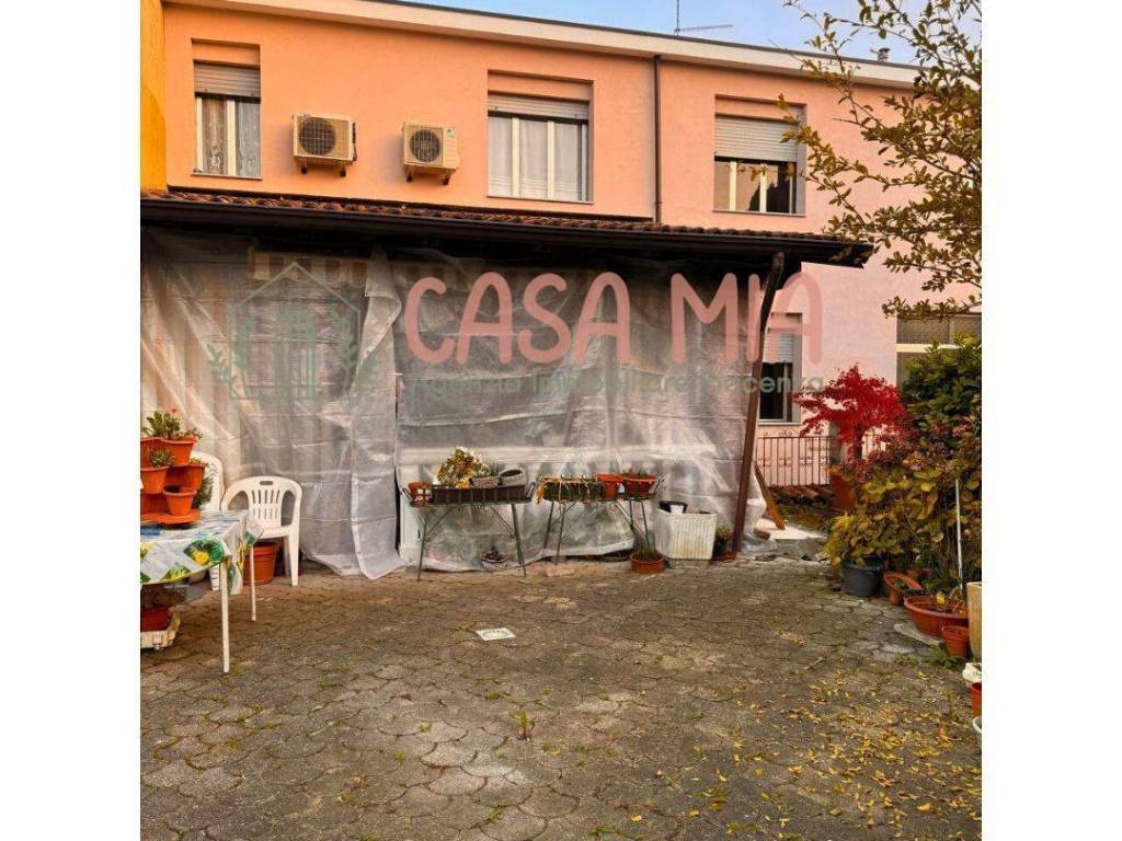 Villetta a schiera a Calendasco in Strada di Cotrebbia Nuova - Foto 2