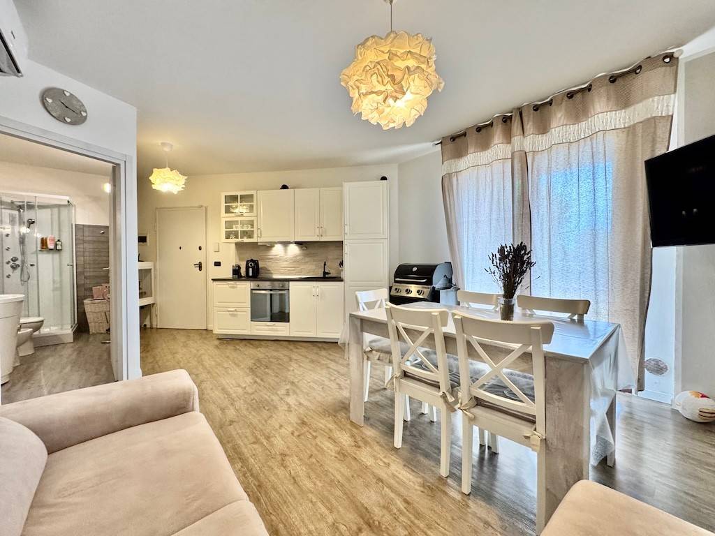 Appartamento a Castelnuovo del garda in Via Alberto Montini - Foto 5