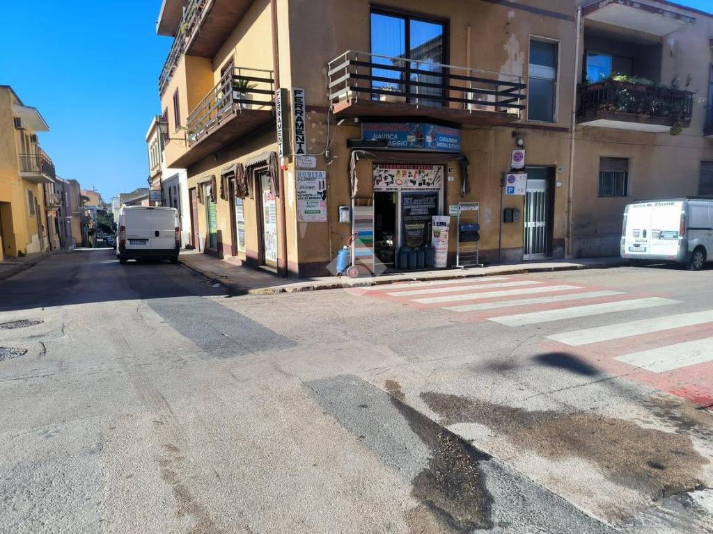 Immobile a Porto torres in attività commerciale via Ettore Sacchi, 42 - Foto 2