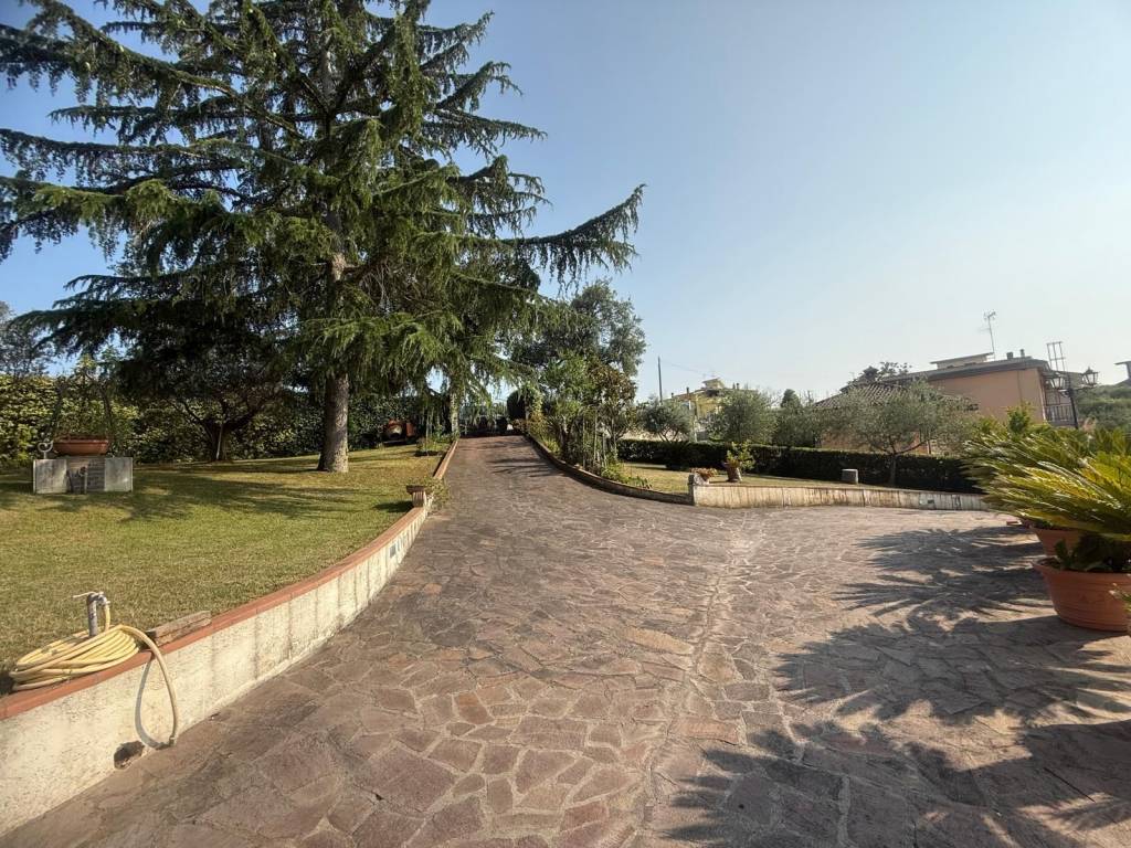 Villa a Aprilia in Via dei Rutuli - Foto 5