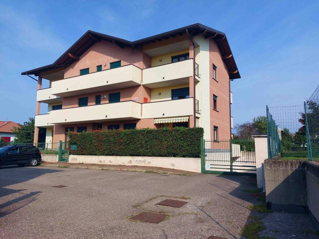 Appartamento a Tradate in Via Benedetto Brin - Foto 4
