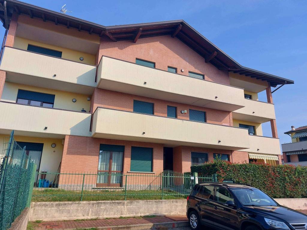 Appartamento a Tradate in Via Benedetto Brin - Foto 5