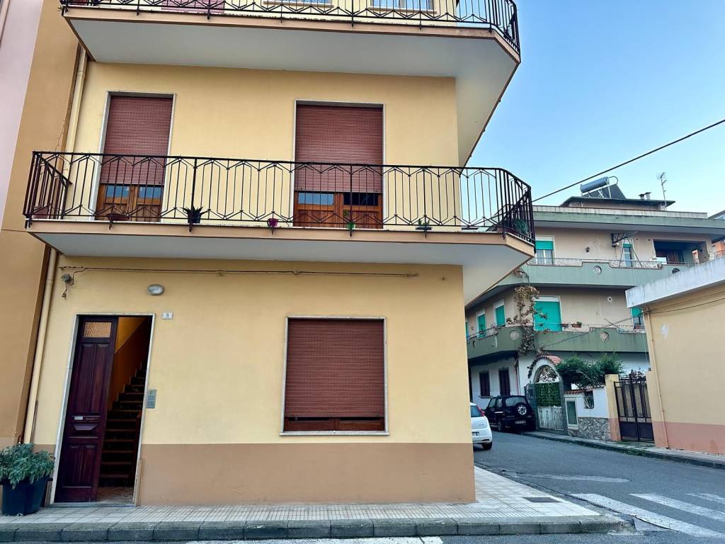 Casa indipendente a Barcellona pozzo di gotto in Via Isonzo, 8 - Foto 2