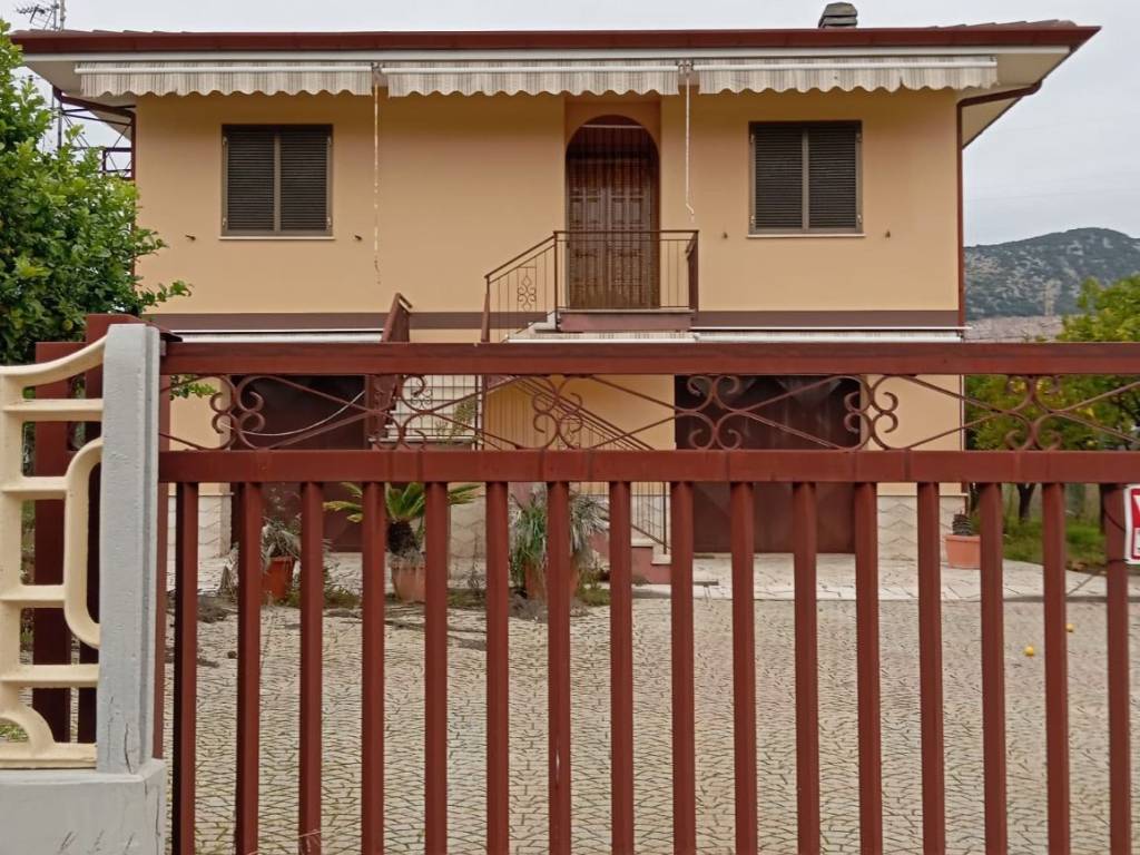 Villa a Terracina in Via Calcatore - Foto 1