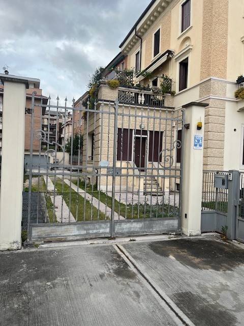 Appartamento a Verona in Via Ippolito Nievo, 17 - Foto 5