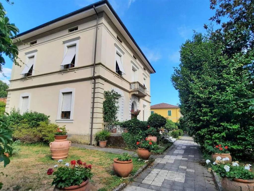 Villa a Barga in Via Roma S.N.C. - Foto 4
