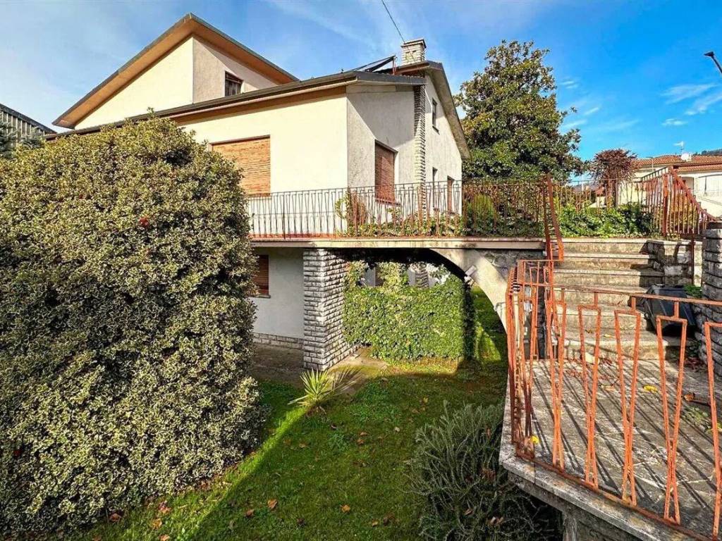Villa a Barga in Via Roma S.N.C. Snc - Foto 4