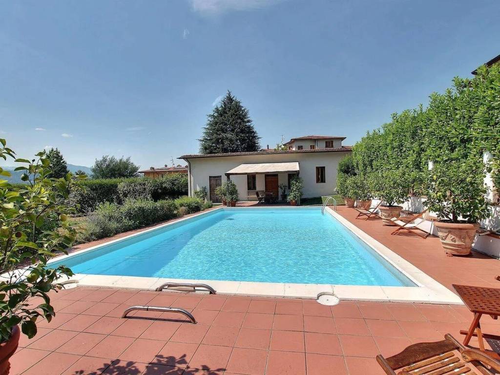 Villa a Barga in Via Roma S.N.C. Snc - Foto 2